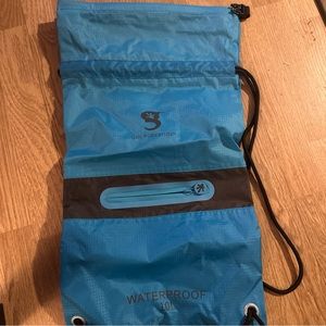 GECKOBRANDS 10L drawstring bag with pocket